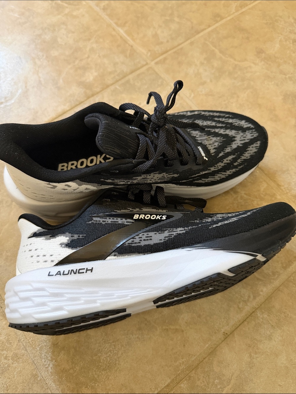 Brooks Launch II Running Shoes - Black and White